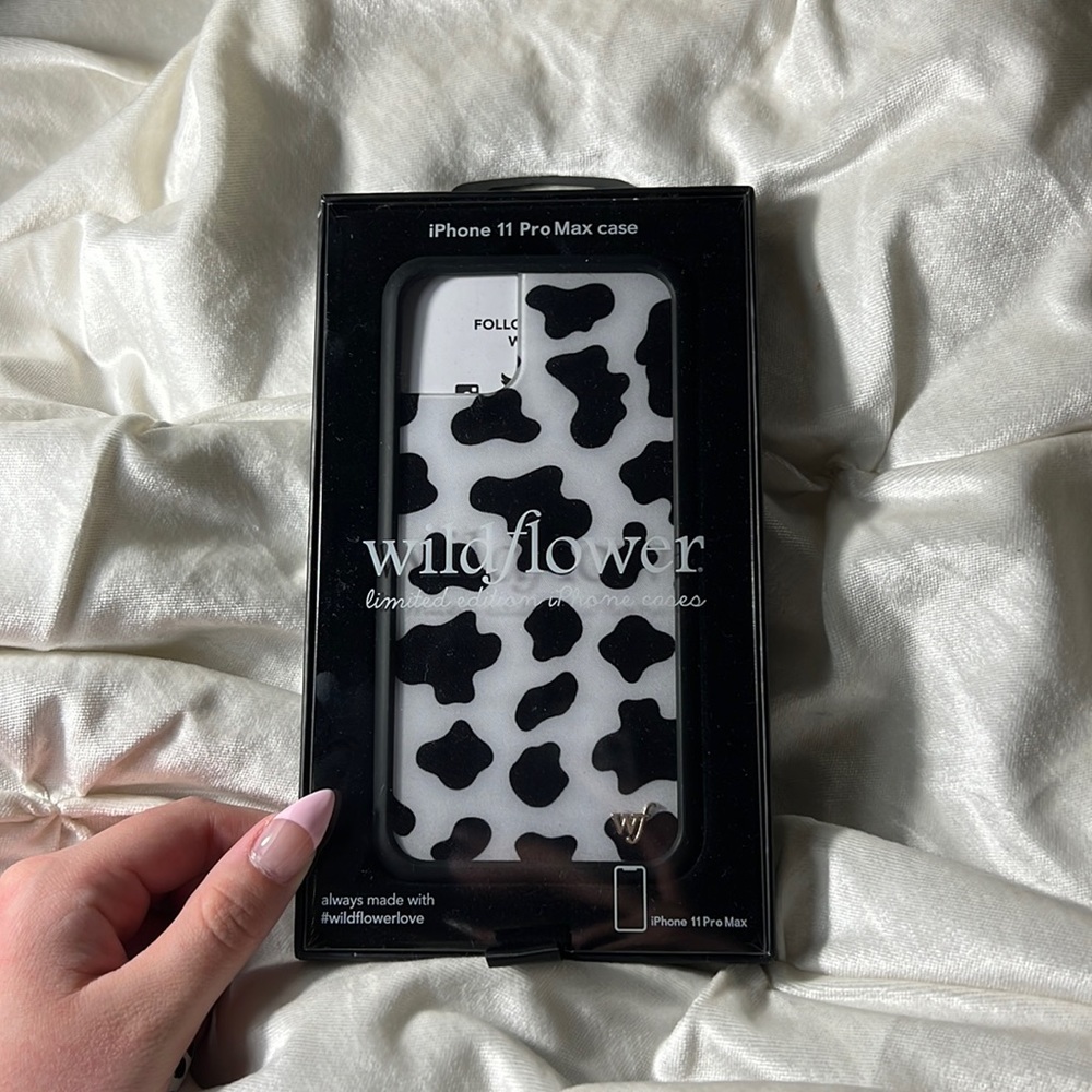 Wildflower Moo Moo Case (IPhone 11 Pro Max)